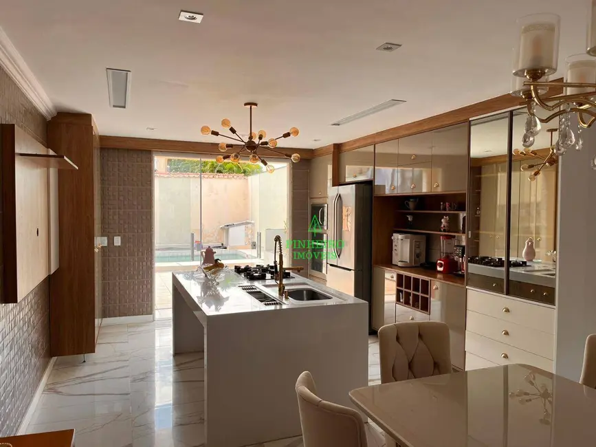 Foto 5 de Casa de Condomínio com 4 quartos à venda, 360m2 em Itaipu, Niteroi - RJ