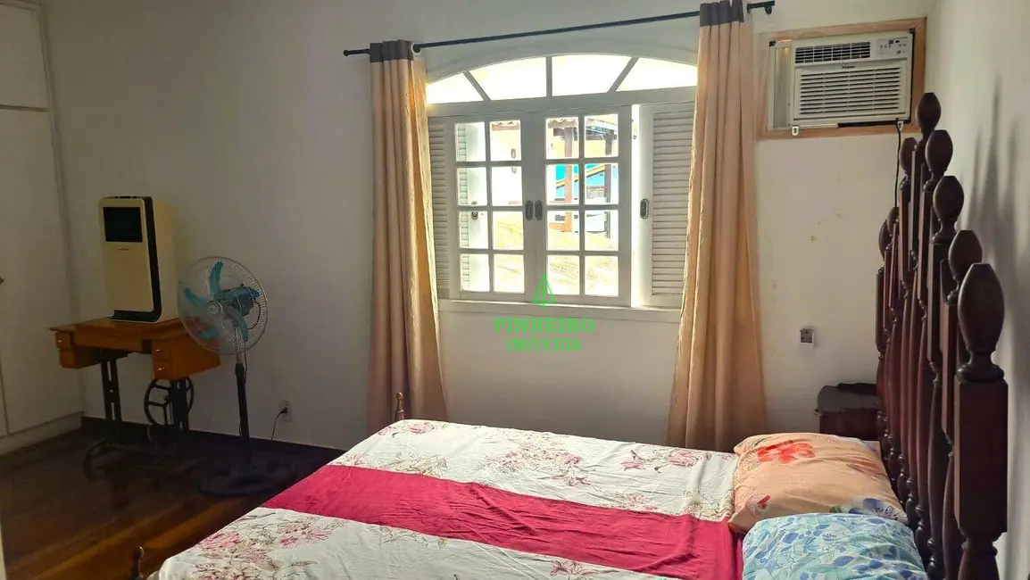 Foto 9 de Casa com 4 quartos à venda, 360m2 em Piratininga, Niteroi - RJ