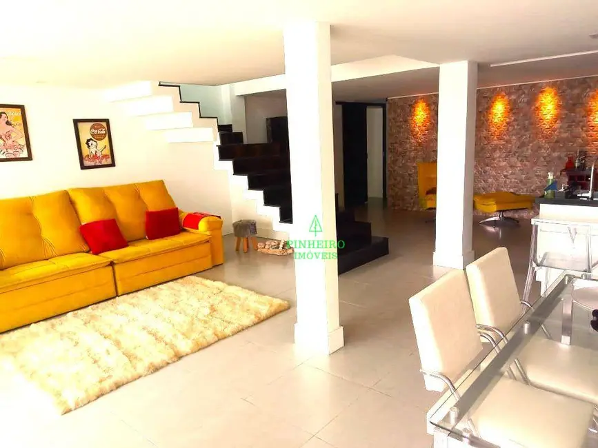 Foto 2 de Casa com 3 quartos à venda, 360m2 em Niteroi - RJ