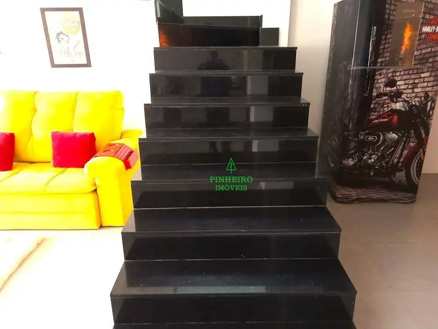 Casa com 3 quartos à venda, 360m2 em Niteroi - RJ - imagem 5 Foto 5 de Casa com 3 quartos à venda, 360m2 em Niteroi - RJ