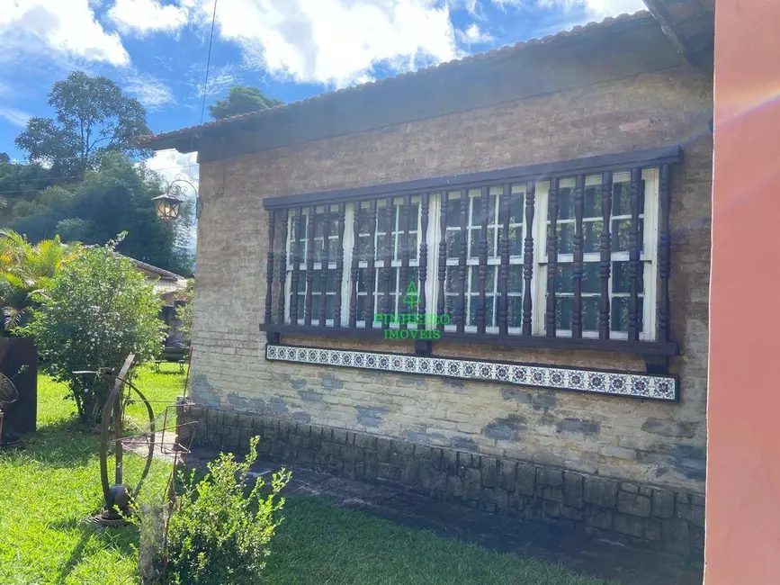 Casa com 4 quartos à venda, 450m2 em Retiro, Petropolis - RJ - imagem 3 Foto 3 de Casa com 4 quartos à venda, 450m2 em Retiro, Petropolis - RJ