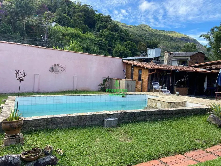 Casa com 4 quartos à venda, 450m2 em Retiro, Petropolis - RJ - imagem 9 Foto 9 de Casa com 4 quartos à venda, 450m2 em Retiro, Petropolis - RJ