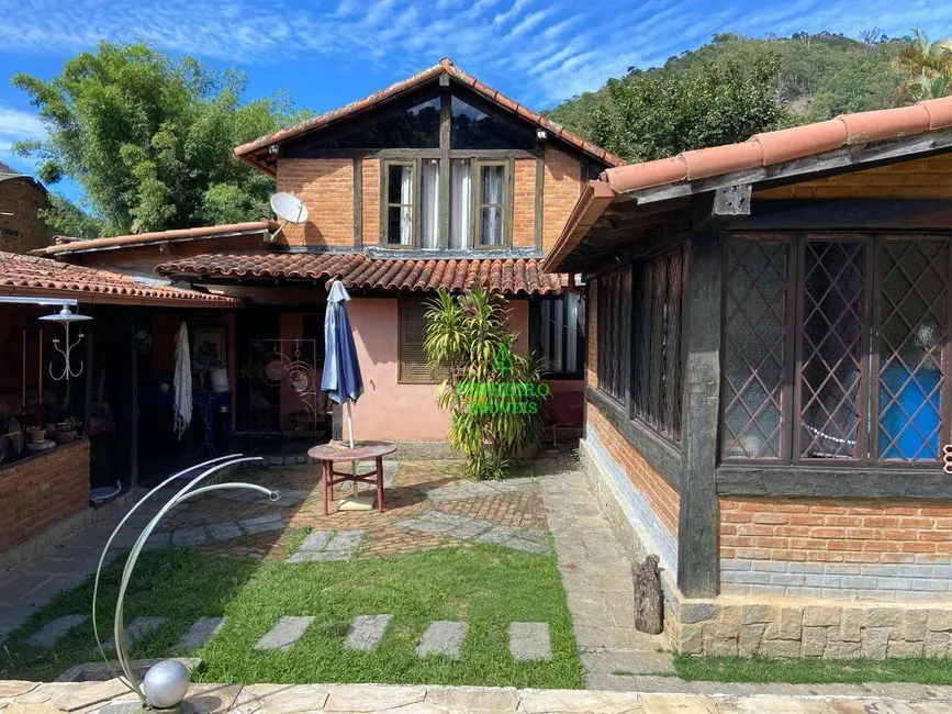 Casa com 4 quartos à venda, 450m2 em Retiro, Petropolis - RJ - imagem 7 Foto 7 de Casa com 4 quartos à venda, 450m2 em Retiro, Petropolis - RJ