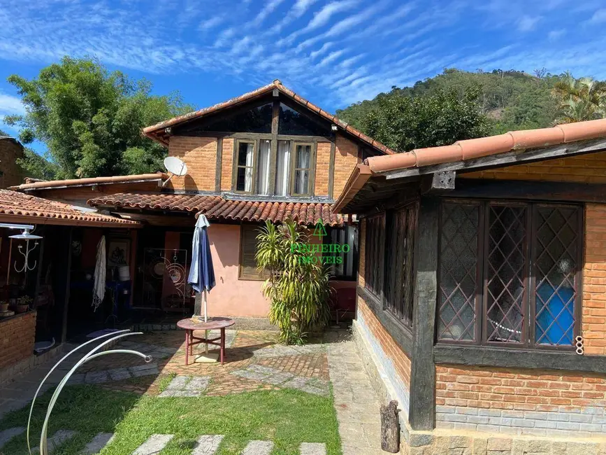 Casa com 4 quartos à venda, 450m2 em Retiro, Petropolis - RJ - imagem 5 Foto 5 de Casa com 4 quartos à venda, 450m2 em Retiro, Petropolis - RJ