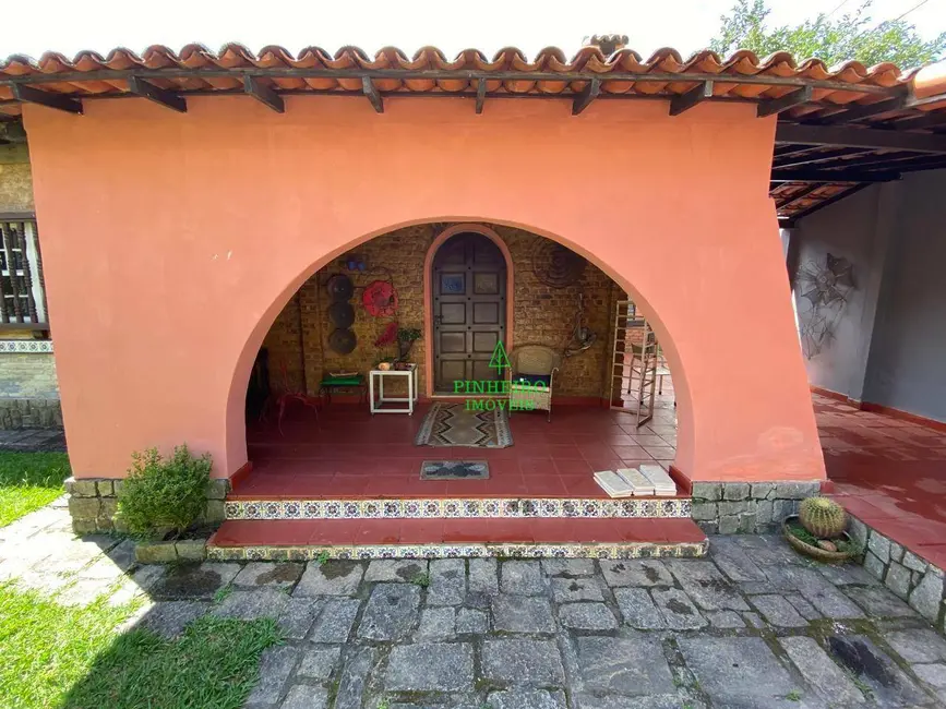 Foto 1 de Casa com 4 quartos à venda, 450m2 em Retiro, Petropolis - RJ