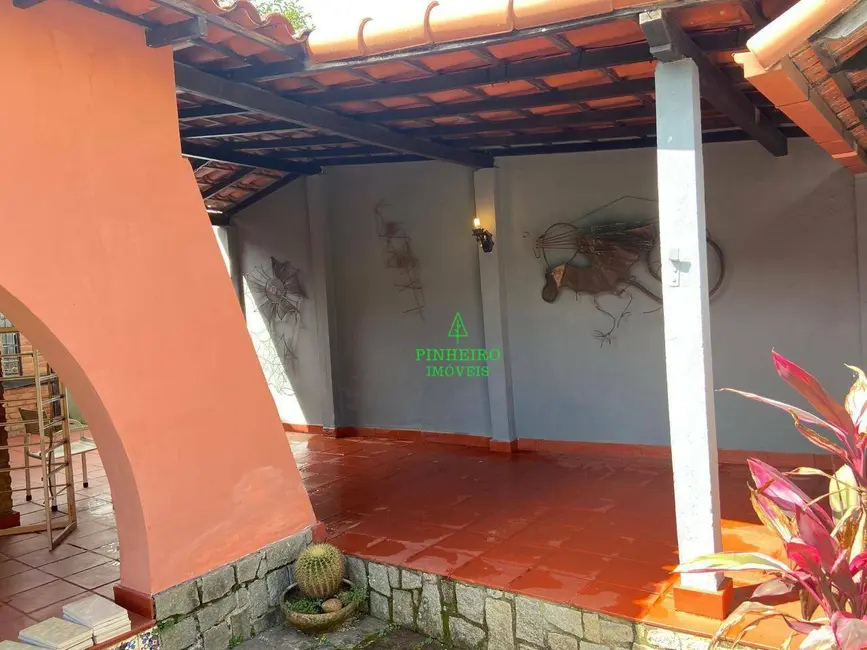 Foto 2 de Casa com 4 quartos à venda, 450m2 em Retiro, Petropolis - RJ