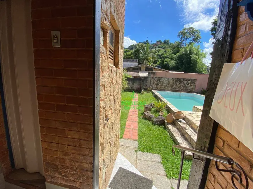 Casa com 4 quartos à venda, 450m2 em Retiro, Petropolis - RJ - imagem 8 Foto 8 de Casa com 4 quartos à venda, 450m2 em Retiro, Petropolis - RJ