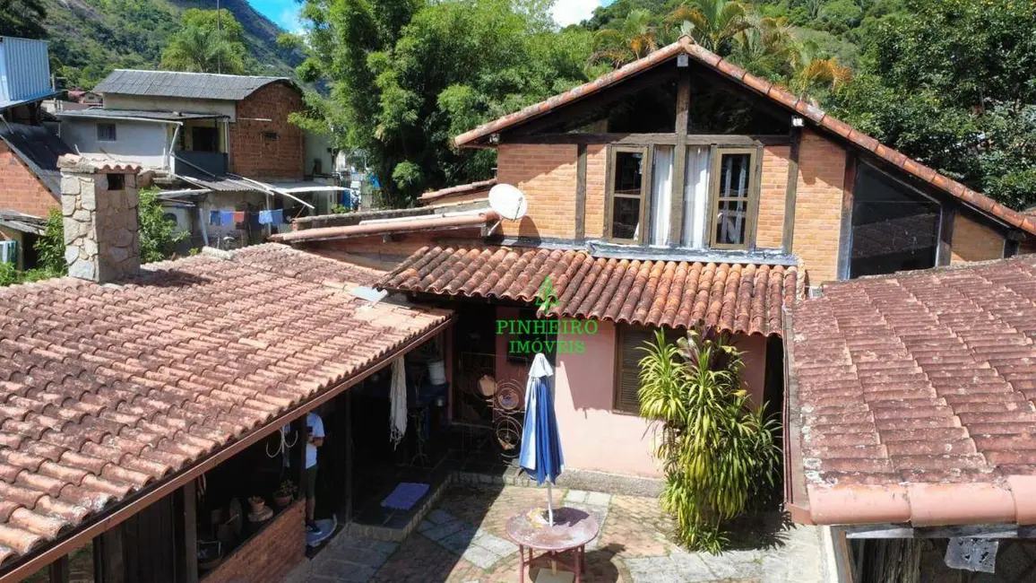 Casa com 4 quartos à venda, 450m2 em Retiro, Petropolis - RJ - imagem 6 Foto 6 de Casa com 4 quartos à venda, 450m2 em Retiro, Petropolis - RJ