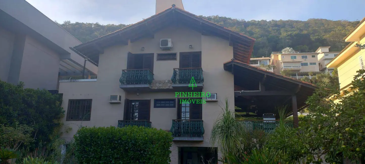 Foto 2 de Casa com 3 quartos à venda, 540m2 em Piratininga, Niteroi - RJ