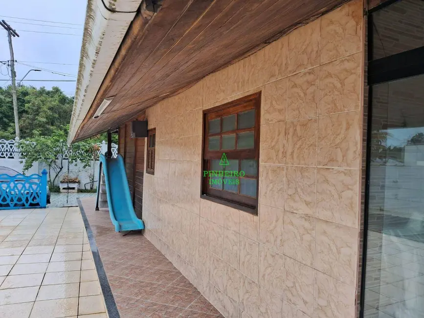 Casa com 2 quartos à venda, 370m2 em Iguaba Grande - RJ - imagem 3 Foto 3 de Casa com 2 quartos à venda, 370m2 em Iguaba Grande - RJ