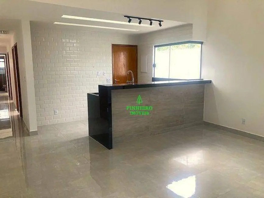 Foto 4 de Casa com 3 quartos à venda, 225m2 em Jardim Atlântico Central (Itaipuaçu), Marica - RJ