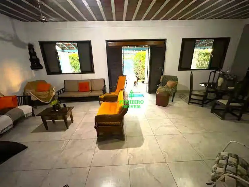 Foto 4 de Casa com 4 quartos à venda, 1298m2 em Araruama - RJ