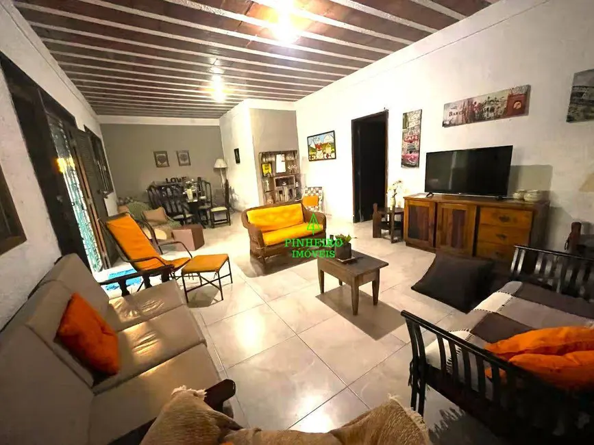 Foto 3 de Casa com 4 quartos à venda, 1298m2 em Araruama - RJ