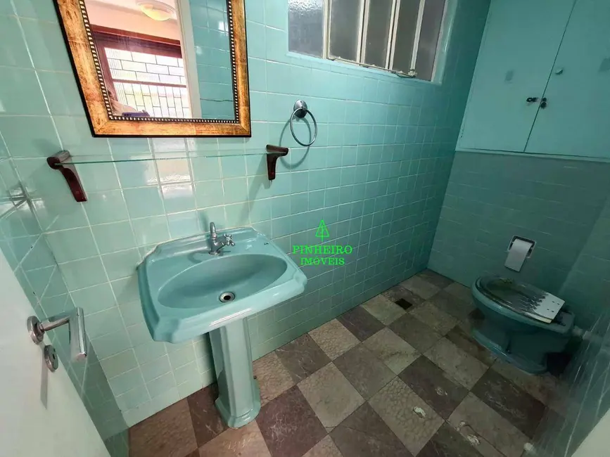 Casa com 4 quartos para alugar, 234m2 em Icaraí, Niteroi - RJ - imagem 7 Foto 7 de Casa com 4 quartos para alugar, 234m2 em Icaraí, Niteroi - RJ