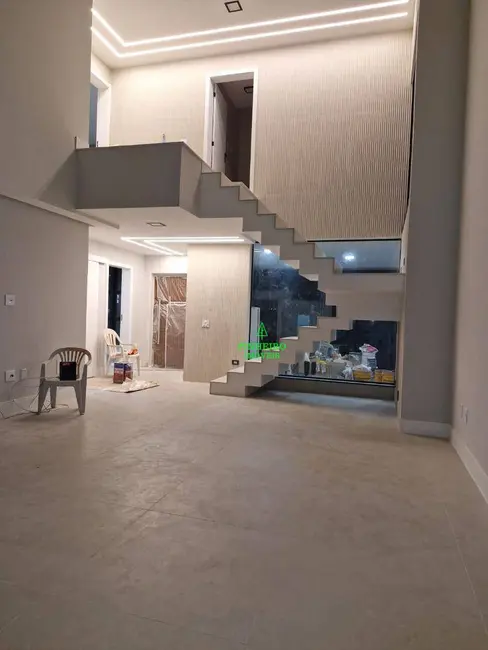 Casa com 4 quartos à venda, 384m2 em Santo Antônio, Niteroi - RJ - imagem 2 Foto 2 de Casa com 4 quartos à venda, 384m2 em Santo Antônio, Niteroi - RJ