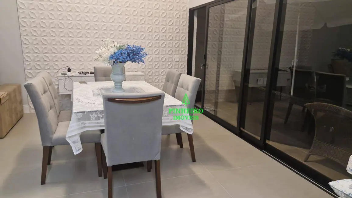 Casa com 4 quartos à venda, 384m2 em Santo Antônio, Niteroi - RJ - imagem 5 Foto 5 de Casa com 4 quartos à venda, 384m2 em Santo Antônio, Niteroi - RJ