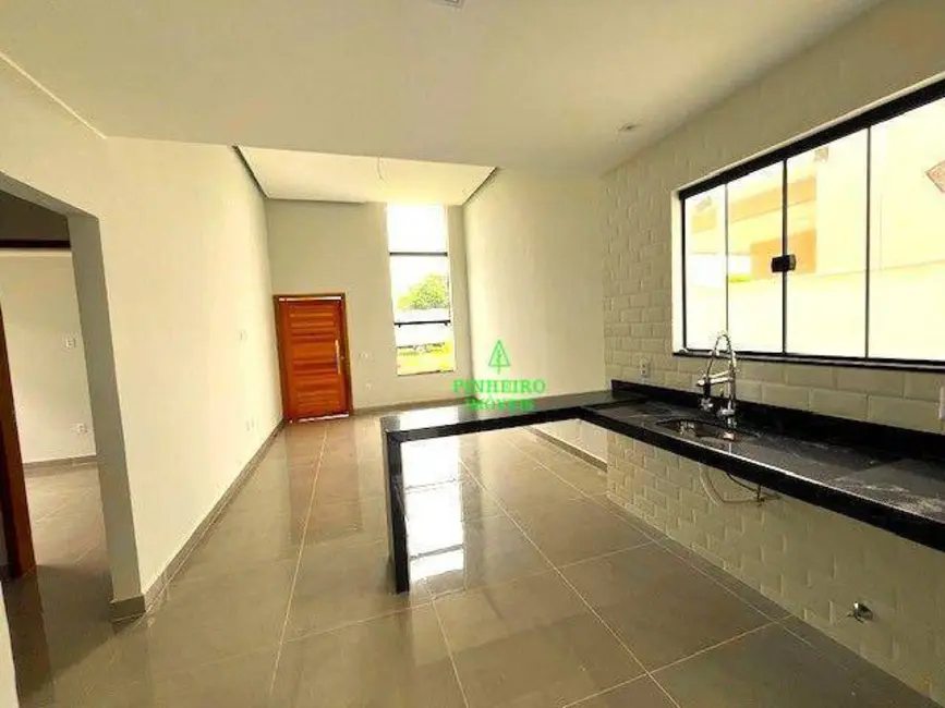 Foto 3 de Casa de Condomínio com 3 quartos à venda, 240m2 em Pindobas, Marica - RJ