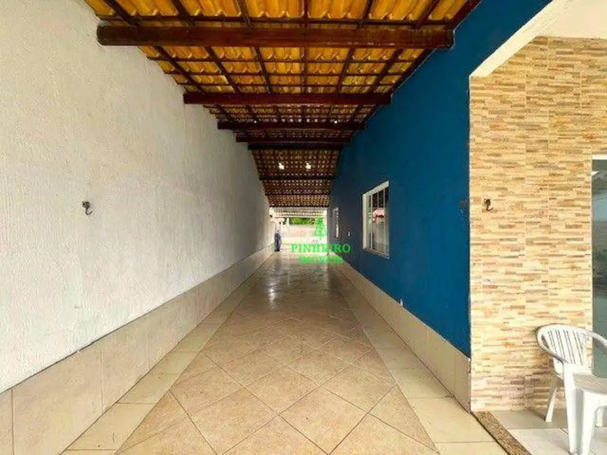 Foto 3 de Casa de Condomínio com 3 quartos à venda, 360m2 em Ponta Grossa, Marica - RJ