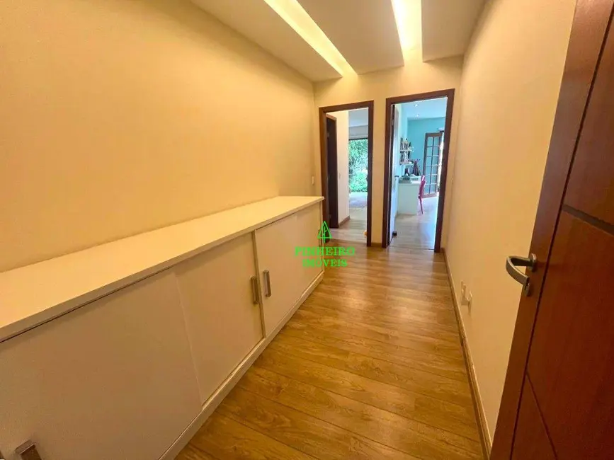 Casa de Condomínio com 4 quartos à venda, 592m2 em Vila Progresso, Niteroi - RJ - imagem 3 Foto 3 de Casa de Condomínio com 4 quartos à venda, 592m2 em Vila Progresso, Niteroi - RJ