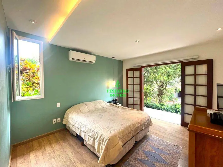 Casa de Condomínio com 4 quartos à venda, 592m2 em Vila Progresso, Niteroi - RJ - imagem 4 Foto 4 de Casa de Condomínio com 4 quartos à venda, 592m2 em Vila Progresso, Niteroi - RJ