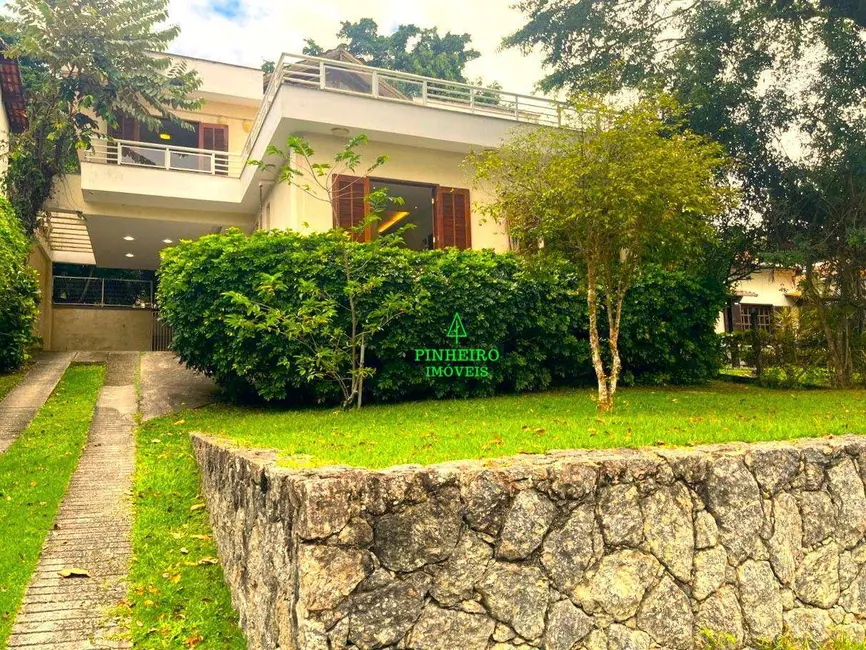 Casa de Condomínio com 4 quartos à venda, 592m2 em Vila Progresso, Niteroi - RJ - imagem 1 Foto 1 de Casa de Condomínio com 4 quartos à venda, 592m2 em Vila Progresso, Niteroi - RJ
