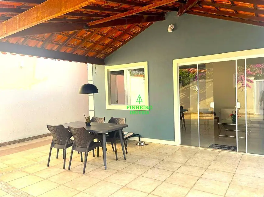 Casa com 3 quartos à venda, 195m2 em Serra Grande, Niteroi - RJ - imagem 2 Foto 2 de Casa com 3 quartos à venda, 195m2 em Serra Grande, Niteroi - RJ