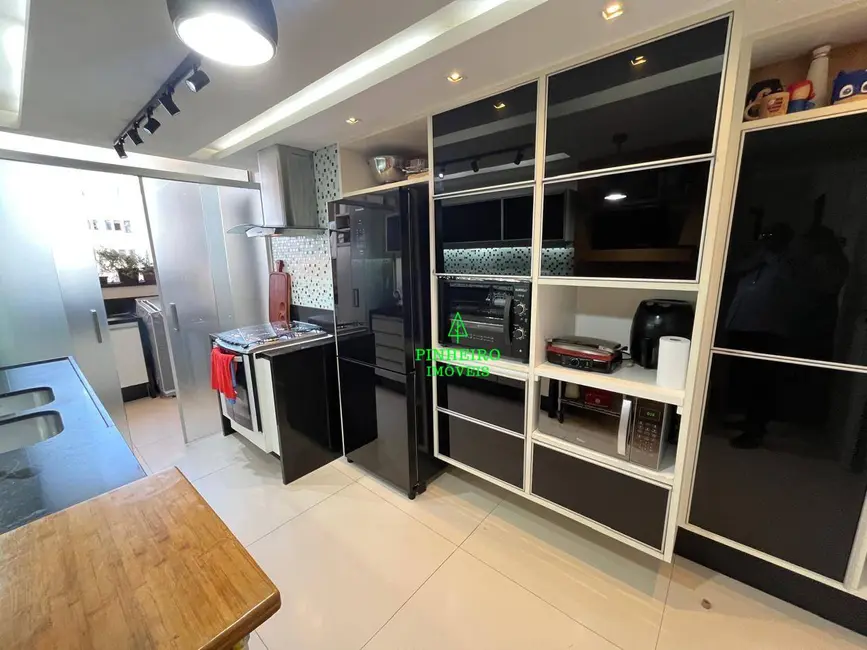 Apartamento com 3 quartos à venda, 153m2 em Ingá, Niteroi - RJ - imagem 2 Foto 2 de Apartamento com 3 quartos à venda, 153m2 em Ingá, Niteroi - RJ