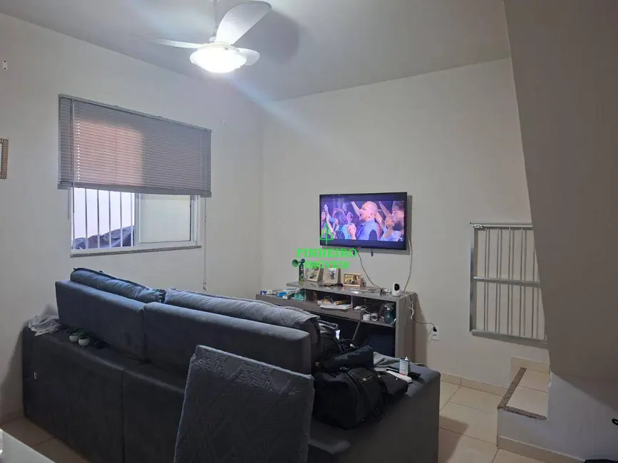 Foto 2 de Casa com 2 quartos à venda, 72m2 em Vista Alegre, Sao Goncalo - RJ