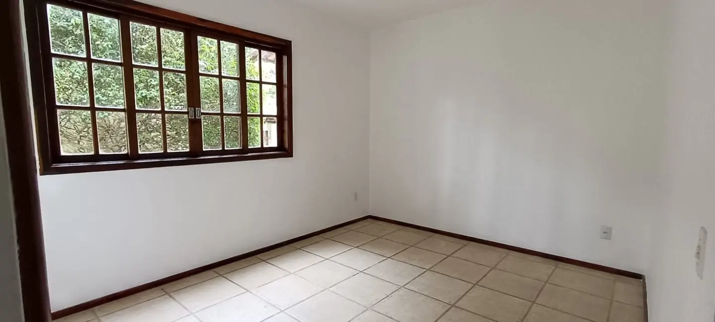 Foto 9 de Casa com 3 quartos à venda, 360m2 em Itaipu, Niteroi - RJ