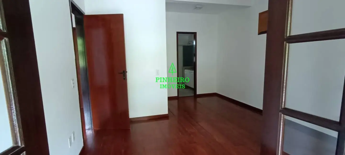 Casa com 3 quartos à venda, 360m2 em Itaipu, Niteroi - RJ - imagem 8 Foto 8 de Casa com 3 quartos à venda, 360m2 em Itaipu, Niteroi - RJ