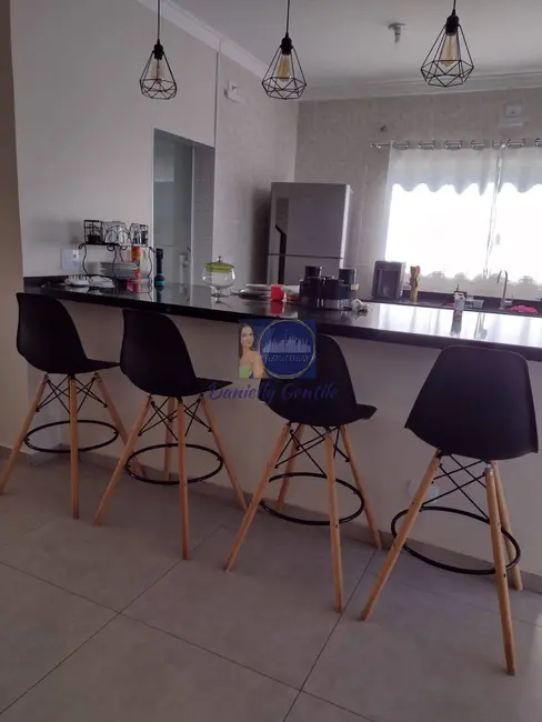 Foto 2 de Casa com 3 quartos para alugar, 140m2 em Pardinho - SP