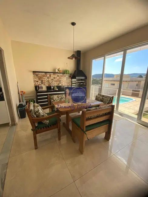 Foto 1 de Casa com 4 quartos à venda, 170m2 em Pardinho - SP