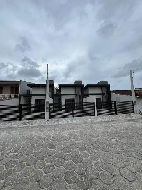 Foto 1 de Casa com 2 quartos à venda, 62m2 em Matinhos - PR