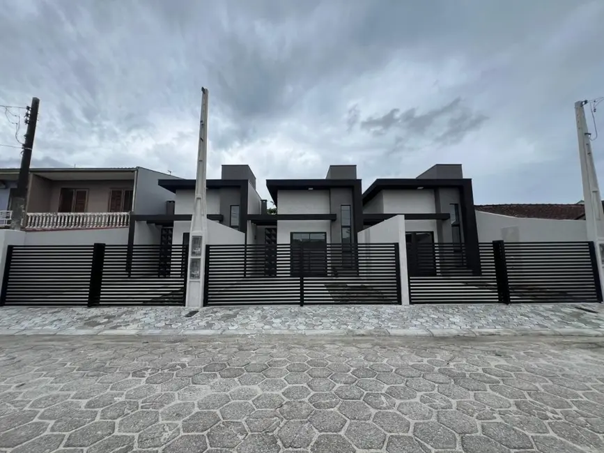 Foto 2 de Casa com 2 quartos à venda, 62m2 em Matinhos - PR