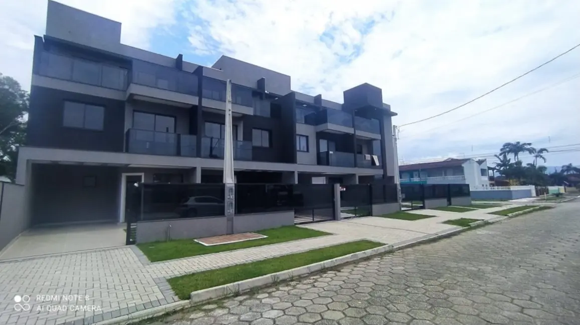 Foto 2 de Casa com 3 quartos à venda, 134m2 em Matinhos - PR