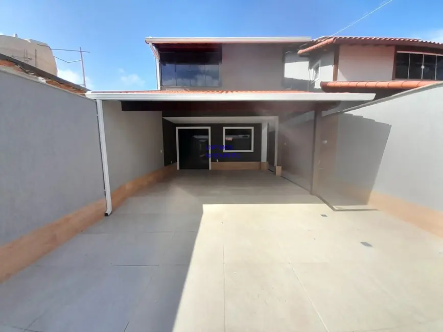 Foto 2 de Casa com 2 quartos à venda, 360m2 em Jardim Atlântico Central (Itaipuaçu), Marica - RJ