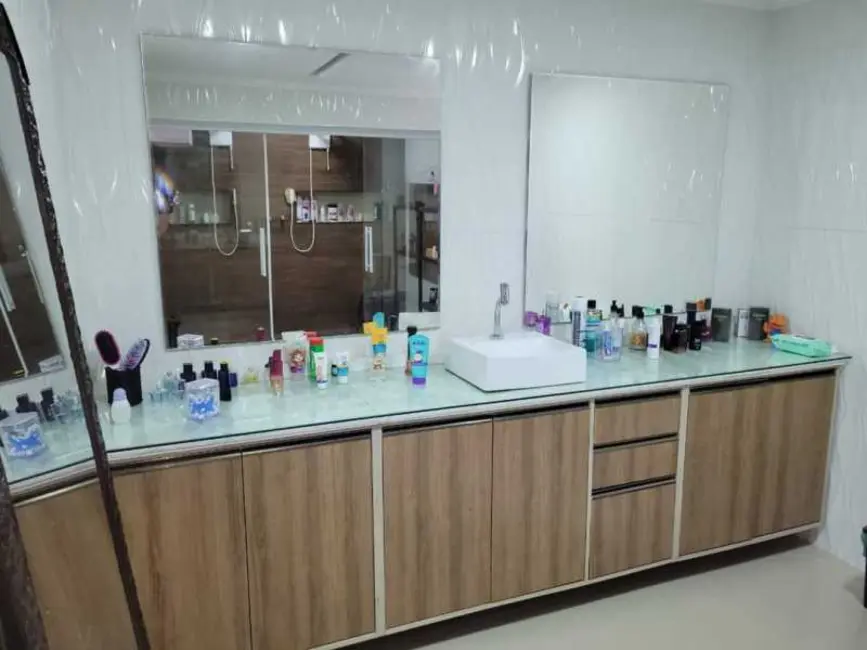 Casa com 7 quartos à venda, 402m2 em Peruibe - SP - imagem 8 Foto 8 de Casa com 7 quartos à venda, 402m2 em Peruibe - SP