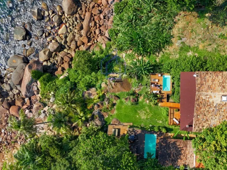 Foto 1 de Casa de Condomínio com 4 quartos à venda, 247m2 em Ilhabela - SP
