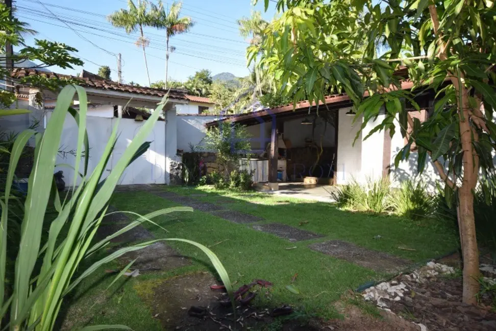 Foto 3 de Casa com 5 quartos à venda e para alugar, 230m2 em Ilhabela - SP