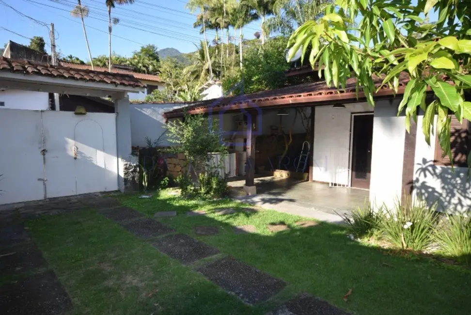 Foto 4 de Casa com 5 quartos à venda e para alugar, 230m2 em Ilhabela - SP