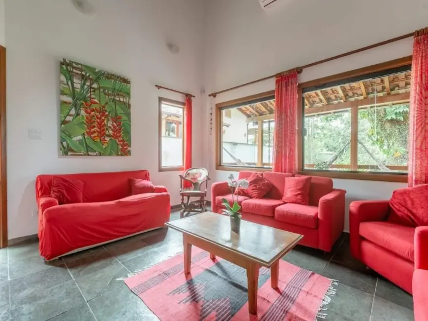 Foto 2 de Casa com 4 quartos para alugar, 240m2 em Ilhabela - SP