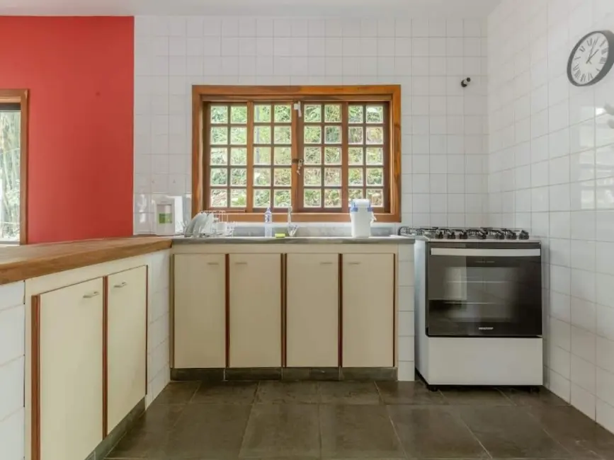 Foto 4 de Casa com 4 quartos para alugar, 240m2 em Ilhabela - SP