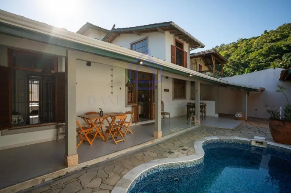 Casa com 4 quartos à venda, 154m2 em Ilhabela - SP - imagem 1 Foto 1 de Casa com 4 quartos à venda, 154m2 em Ilhabela - SP