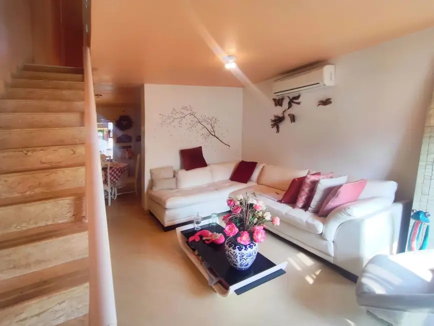 Foto 2 de Casa com 3 quartos à venda, 160m2 em Portuguesa, Rio De Janeiro - RJ