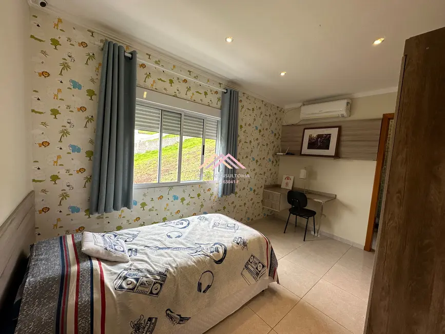 Foto 7 de Casa com 3 quartos à venda e para alugar, 950m2 em Taipas De Pedras (Mailasqui), Sao Roque - SP