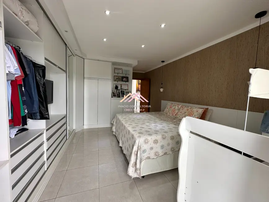 Foto 6 de Casa com 3 quartos à venda e para alugar, 950m2 em Taipas De Pedras (Mailasqui), Sao Roque - SP