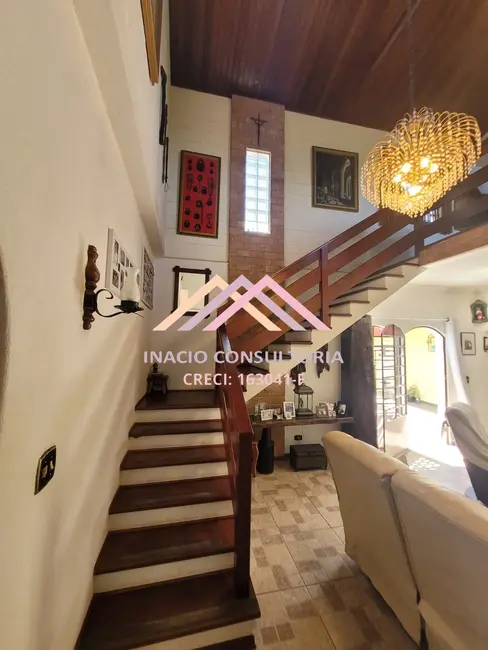 Chácara com 4 quartos à venda, 260m2 em Mairinque - SP - imagem 8 Foto 8 de Chácara com 4 quartos à venda, 260m2 em Mairinque - SP