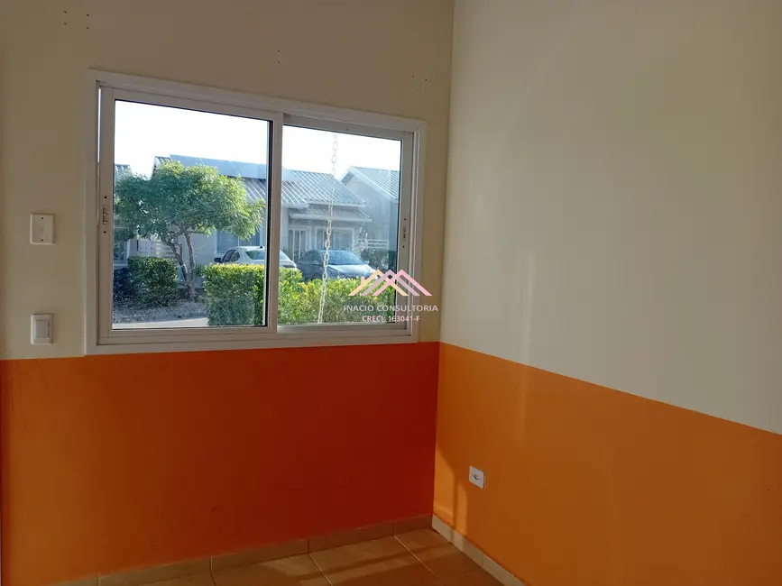 Foto 2 de Casa de Condomínio com 2 quartos à venda, 80m2 em Marmeleiro, Sao Roque - SP