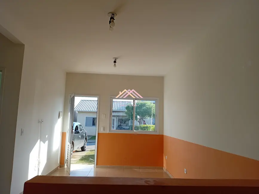 Foto 1 de Casa de Condomínio com 2 quartos à venda, 80m2 em Marmeleiro, Sao Roque - SP