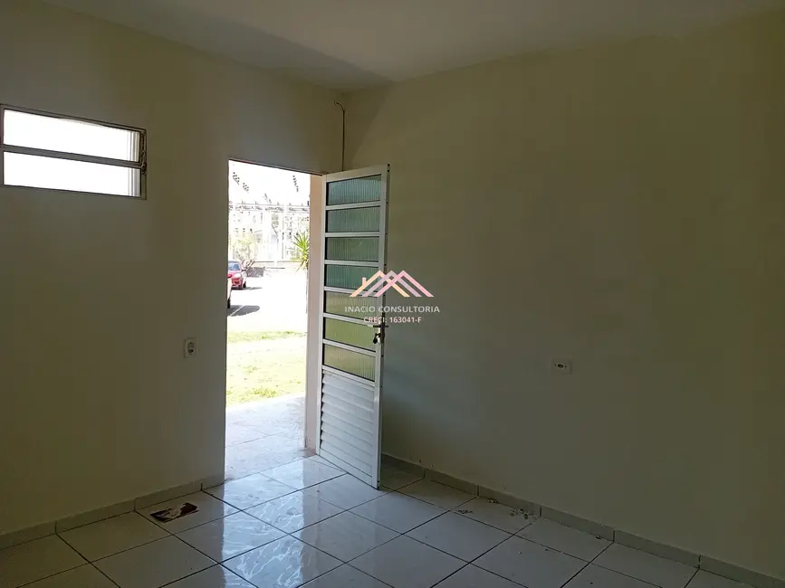 Foto 3 de Apartamento com 2 quartos para alugar, 46m2 em Jardim Carambeí, Sao Roque - SP